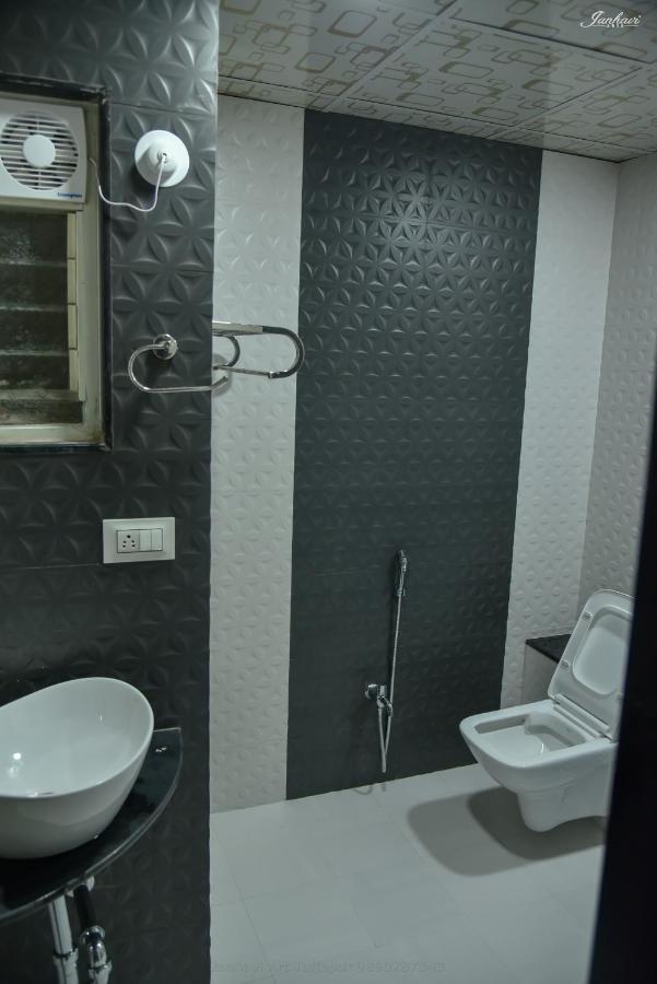 Pawan Executive Tuljapur Exterior foto