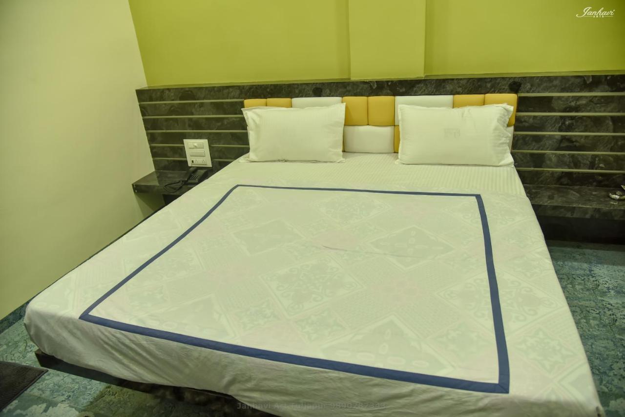 Pawan Executive Tuljapur Exterior foto