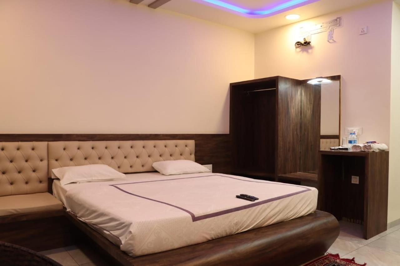 Pawan Executive Tuljapur Exterior foto