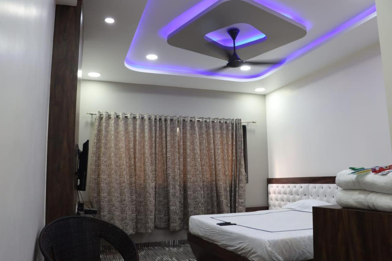 Pawan Executive Tuljapur Exterior foto