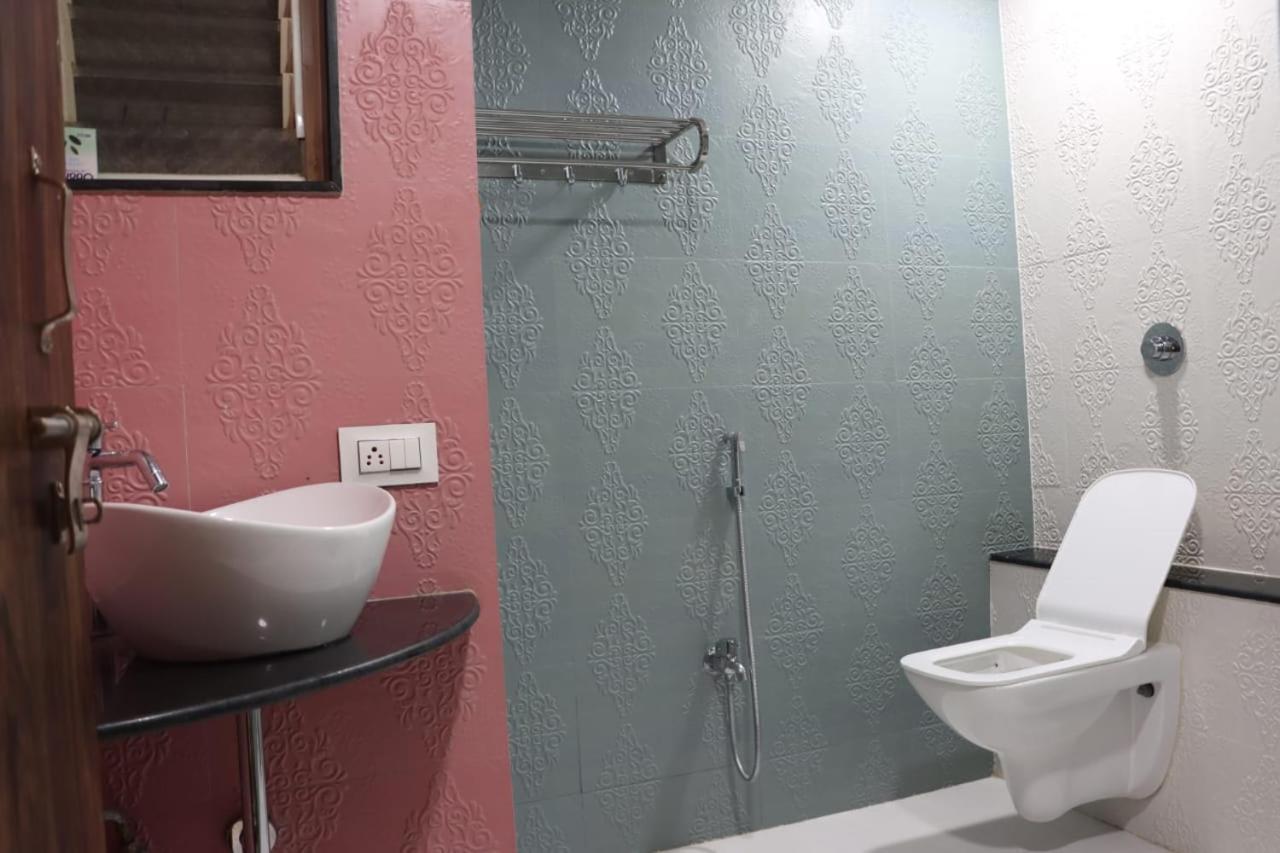 Pawan Executive Tuljapur Exterior foto