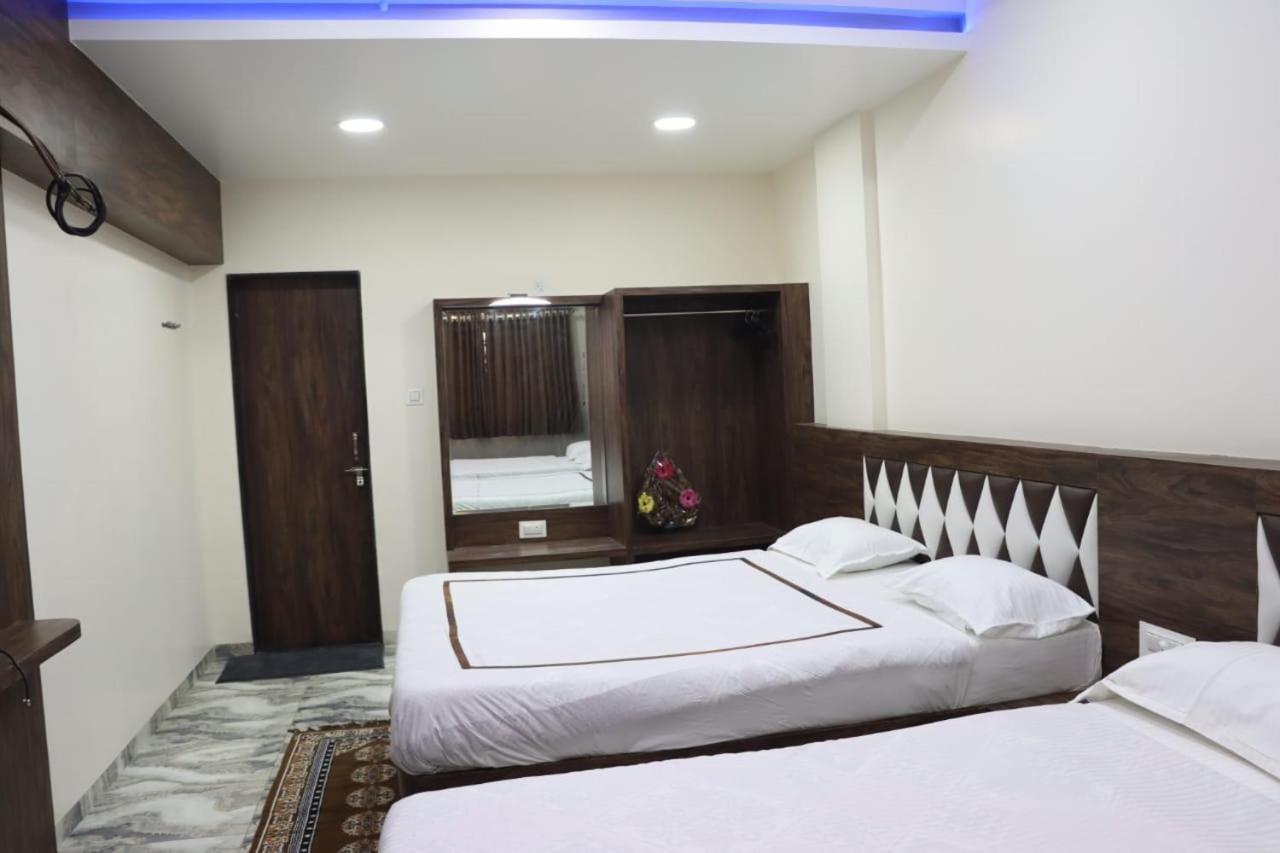 Pawan Executive Tuljapur Exterior foto