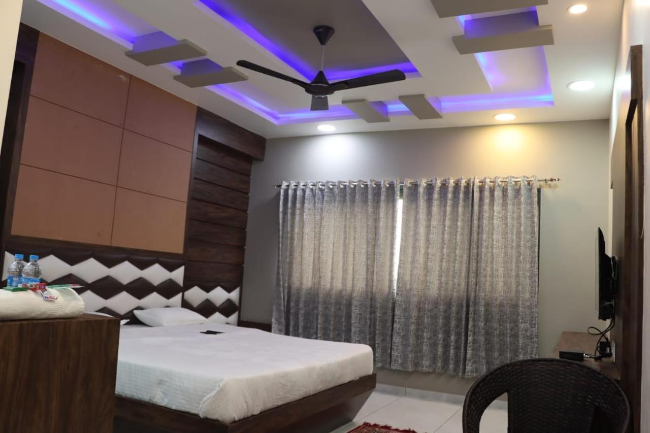 Pawan Executive Tuljapur Exterior foto