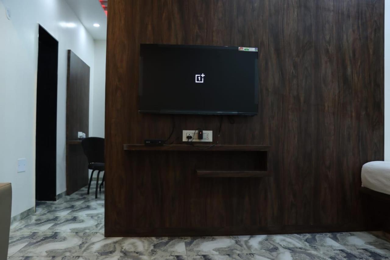 Pawan Executive Tuljapur Exterior foto