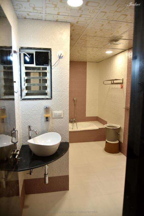 Pawan Executive Tuljapur Exterior foto