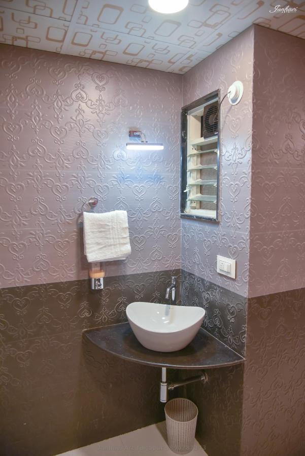Pawan Executive Tuljapur Exterior foto